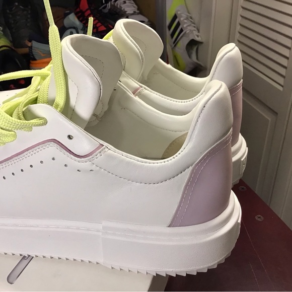 STUART WEITZMAN Leather Sneaker. - Picture 7 of 16